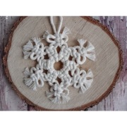 Gwiazda  z makramy rękodzieło 