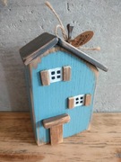 Drewniany domek niebieski dekoracja