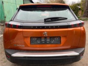 Klapa bagażnika Peugeot 2008 II w kolorze KLS do założenia bez malowania. 