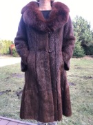 Naturalne, brązowe futro z nutri 