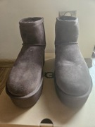 Witam, sprzedam nowe botki UGG na platformie rozm 39