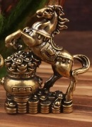 Figurka konia Feng Shui – symbol sukcesu i powodzenia 