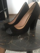 Zamszowe czółenka MASSIMO DUTTI 39 nowe