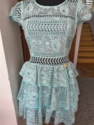 Miętowa seledynowa koronkowa sukienka wesele