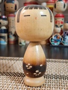Unikatowa japońska lalka sosaku kokeshi autorstwa Yuji Kawase
