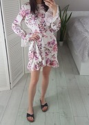 Parisian biała sukienka w różowe kwiaty kopertowa mini z długim rękawem 38