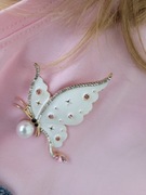 Broszka ekskluzywna motyl biały 