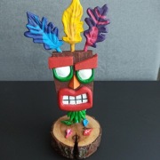 Crash bandicoo maska Aku Aku. Ręcznie wykonana z drewna.