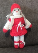 MASKOTKA  WYKONANA Z WŁÓCZKI   WYSOKOŚĆ ok.30  cm. /nr. 19 /