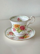 Filiżanka i spodek Vintage Queens Fine Bone China January Carnation
