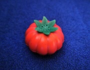 Solniczka z PRL w kształcie pomidora