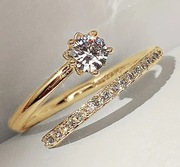 Pierścionek otwarty regulowany cyrkonie rozmiar uniwersalny + pudełko