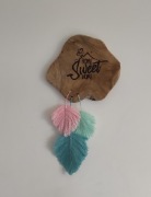 Drewno makrama liście napis home sweet home