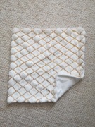 poszewka ozdobna dekoracyjna biała z cekinami złote