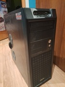 Komputer do gier z monitorem