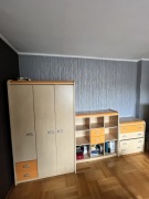 Zestaw mebli młodzieżowych - szafa, regał i komody 