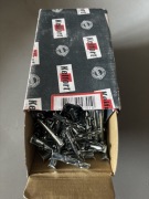 wkręty kołki do płyt wiórowych 200 sztuk marki Kelfor 6.0x40 mm