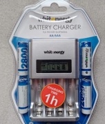 Whitenergy, Ładowarka do akumulatorów 4xAA/AAA, 230V, LCD + akumulatory