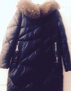 Kurtka puchowa Perso granatowa z kapturem obszytym prawdziwym futrem jenota