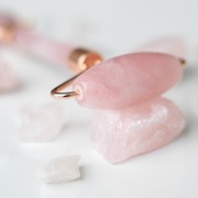  Roller do masażu twarzy - Kwarc różowy -Fluff