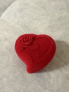 Czerwona róża pudełko na biżuterię