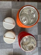 Stare, sprawne termosy ze szklanym wkładem