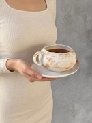Duża ręcznie wykonana filiżanka ceramiczna ze spodkiem, 450 ml, organiczna