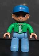 Lego Duplo Figurka Ludzik Niebieska Czapka i Zielona Koszula 63710