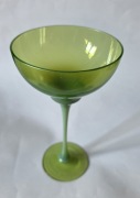 Horbowy  kieliszek do martini. Zielony kolor rzadko spotykany. Okazja 