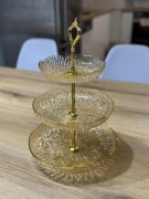 Elegancka patera 3-poziomowa w kolorze złotym