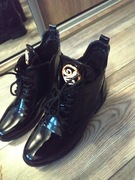 Czarne lakierowane botki ocieplone złota ozdoba__ 39     j.Nowe