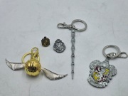 Harry Potter Złoty Znicz zestaw akcesoria breloki przypinki odznaki