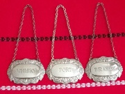 Vintage komplet 3 posrebrzane zawieszki na karafki w stylu  wiktoriańskim 