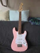 Fender Squier Mini Stratocaster Strat SSS pink