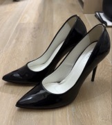 Lakierowane czarne szpilki saway