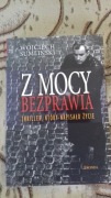 Z Z MOCY BEZPRAWIA THRILER, KTÓRY NAPISAŁO ŻYCIEIE