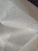 Biały obrus wytłaczany vintage PRL wzór kwiaty