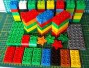 Zestaw klocków budowlanych  Lego Duplo: 2x2, 2x4, 4x8 pinów - 70 elementów