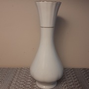 Wazon porcelanowy biały. Chodzież