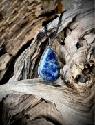 Amulet wisior rękodzieło z sodalitem sodalit