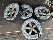 Zestaw felgi Audi A3 8V z oponami Nokian WR D4 205/50 R17 i pokrowcami 