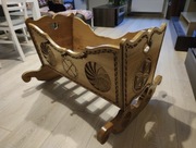 Stare ręcznie rzeźbione łóżeczko, kołyska z drewna dębowego