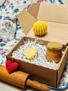 Prezent zestaw na Dzień Babci i Dziadka | miód | świeca | mydło | brelok