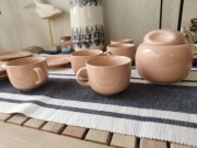 Komplet 5x filiżanek ze spodkami + cukierniczka piaskowy różowy 