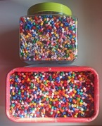 Koraliki Hama, IKEA. Kilka tysięcy sztuk, książka. 