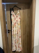 długa sukienka w kwiaty
