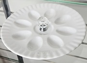Biała patera na jajka glamour ceramiczna z kryształem 