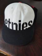 CZAPKA  Z NAPISEM, 15% WEŁNY