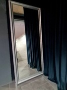 Dwa lustra, wysokie na 2,7 m 