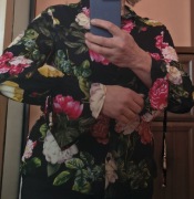 Bluzka z ozdobnymi mankietami 